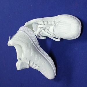 White tennis shoes brand new